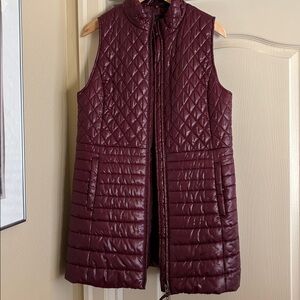 NWOT Talbots Burgundy Primaloft Quilted Puffer Vest Size M Two way Zipper
